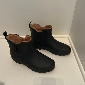 black waterproof bootie